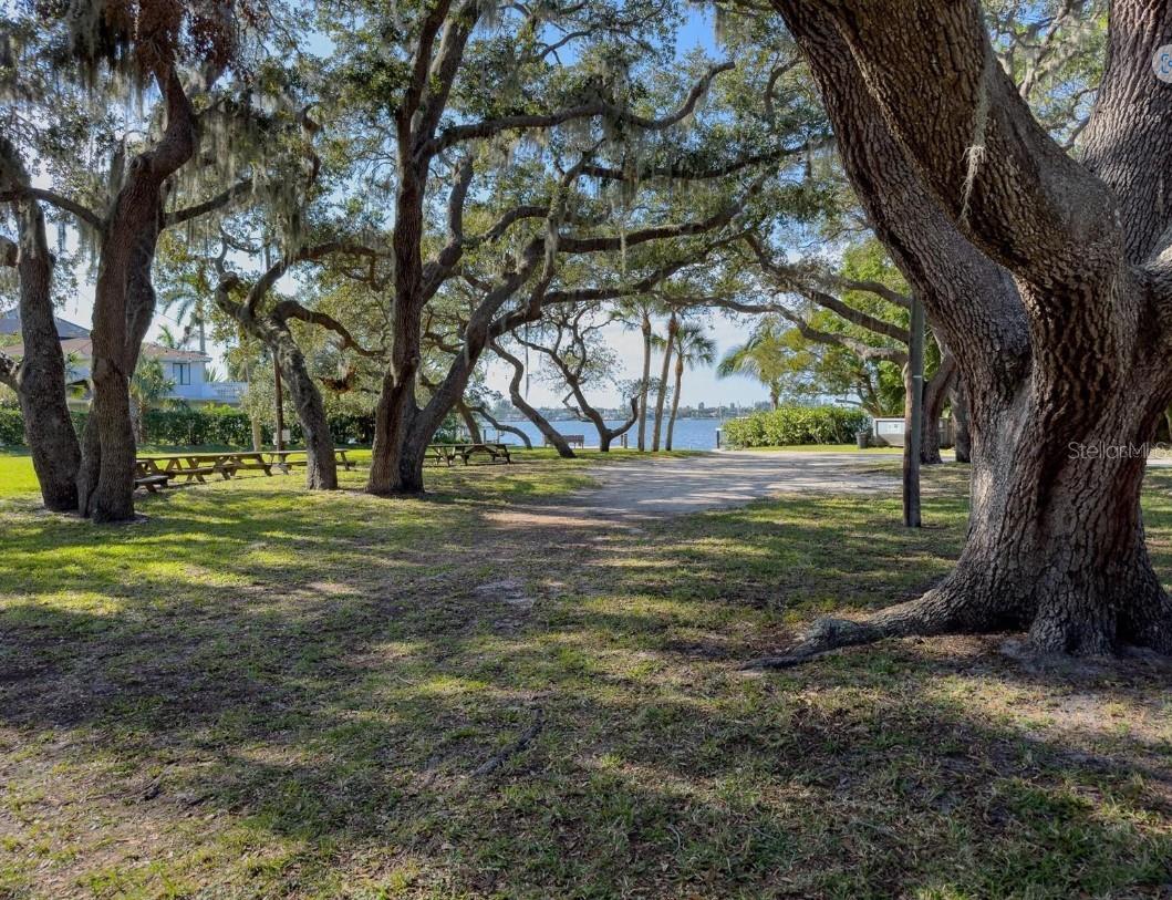 Image 23 of 39 For 1833 Pandora Drive