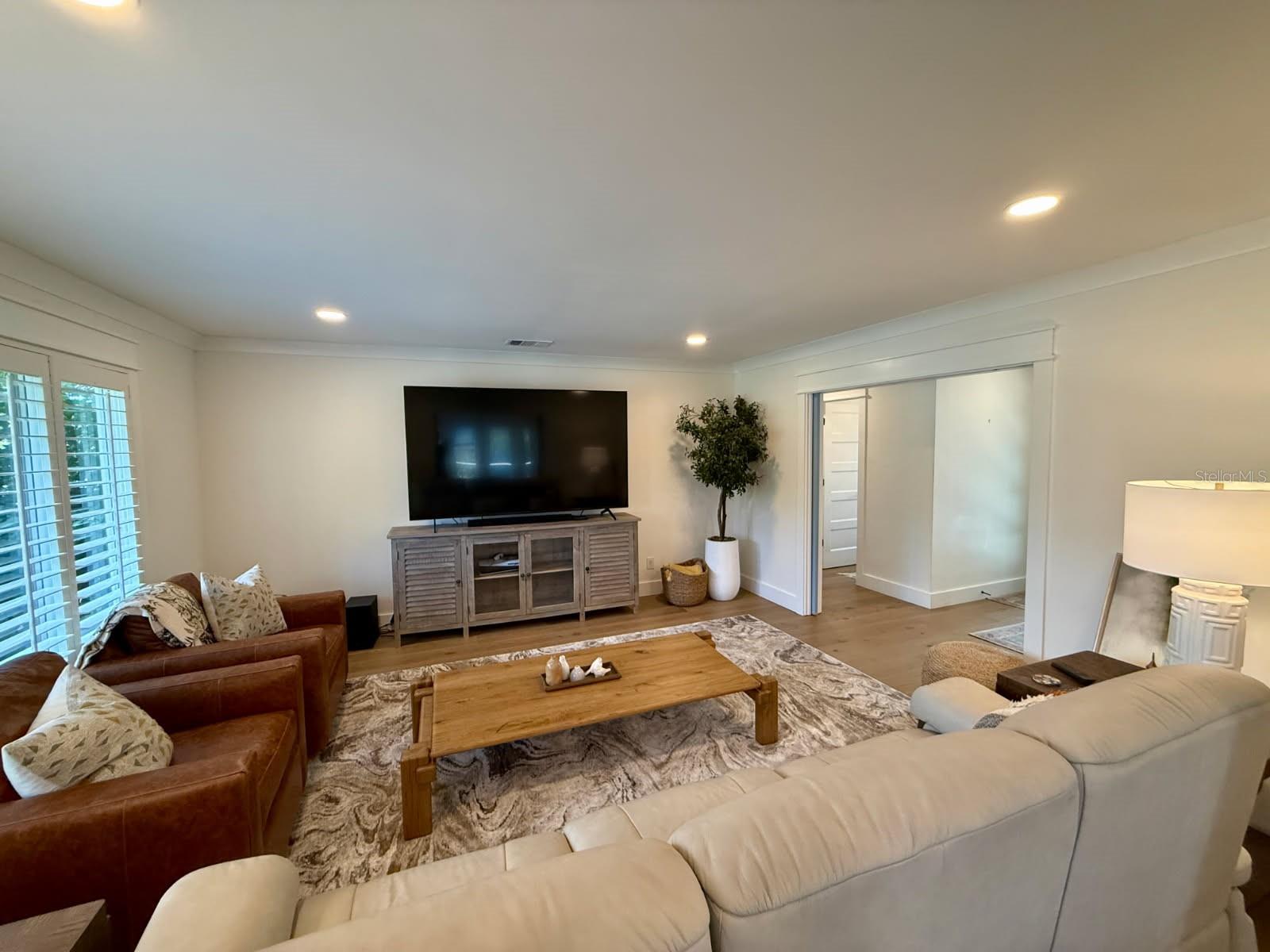 Image 5 of 39 For 1833 Pandora Drive