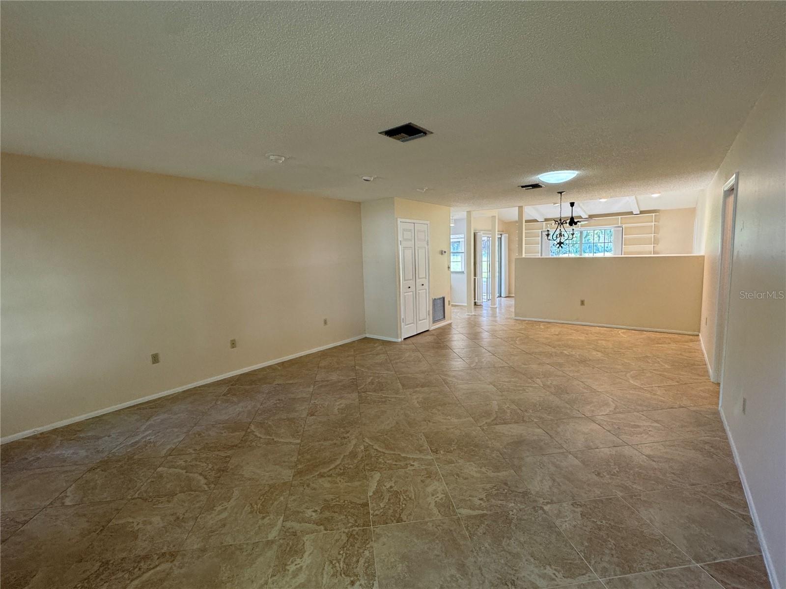 Image 3 of 50 For 3966 Oakhurst Boulevard 3103