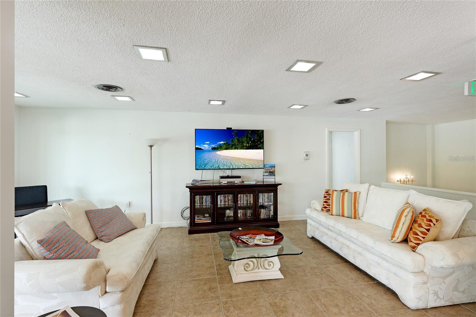 Image 17 of 36 For 33 Gulfstream Avenue 307