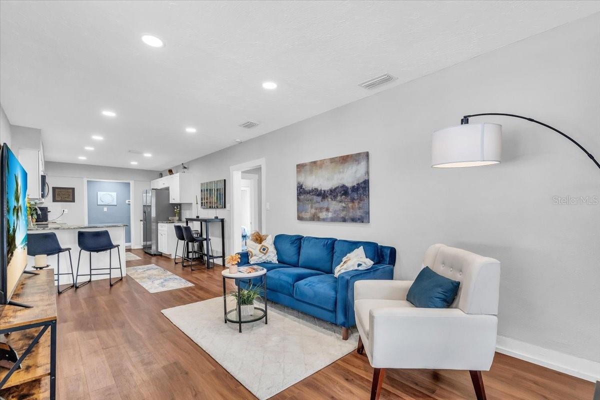 Image 10 of 59 For 719 35th Street W