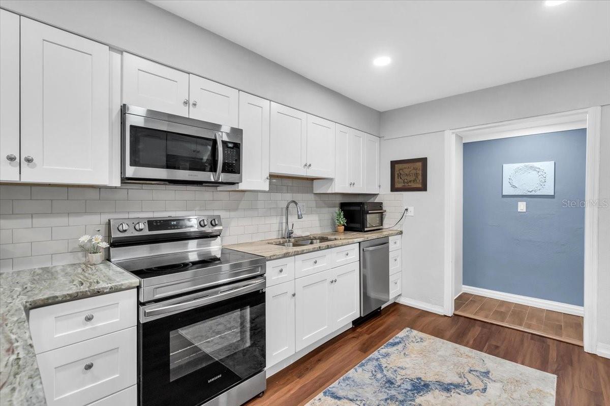 Image 14 of 59 For 719 35th Street W