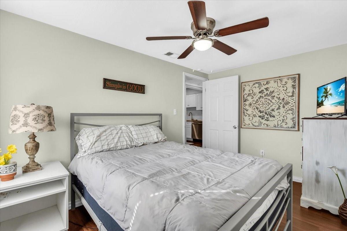 Image 19 of 59 For 719 35th Street W