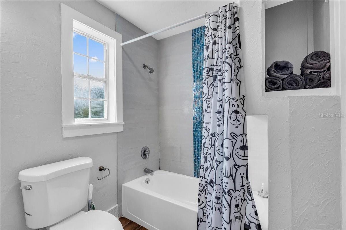 Image 23 of 59 For 719 35th Street W