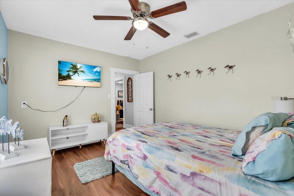 Image 25 of 59 For 719 35th Street W