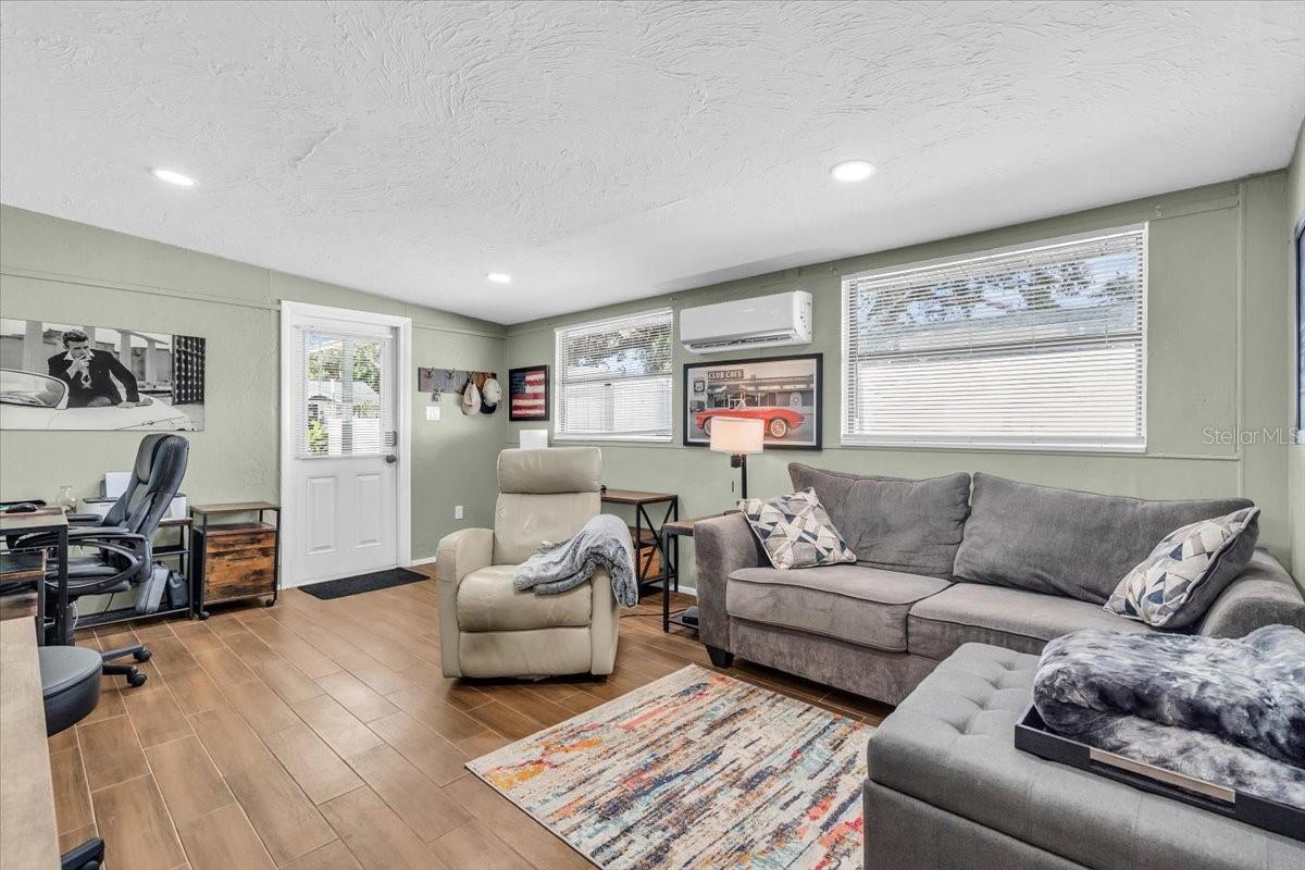 Image 27 of 59 For 719 35th Street W