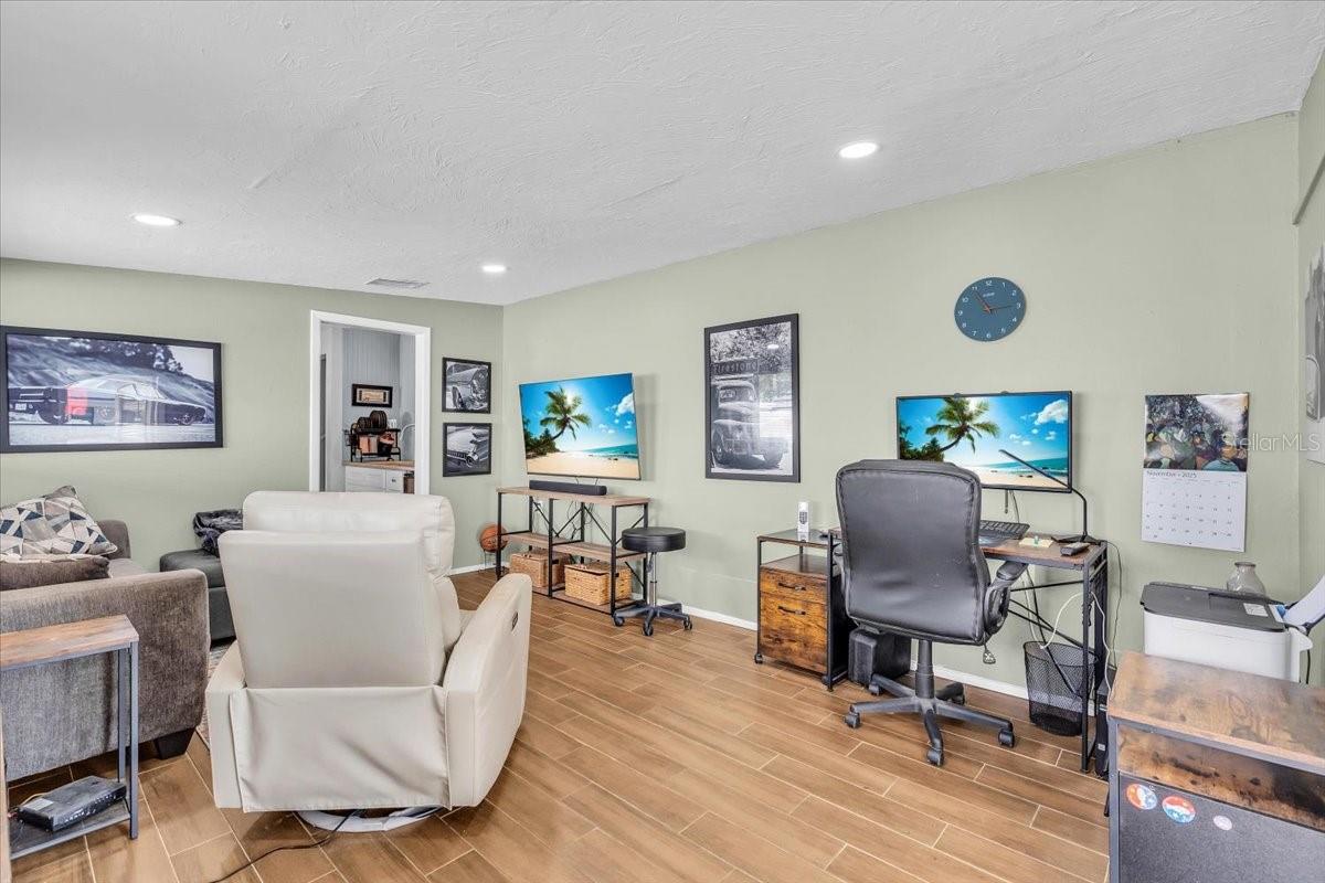 Image 28 of 59 For 719 35th Street W