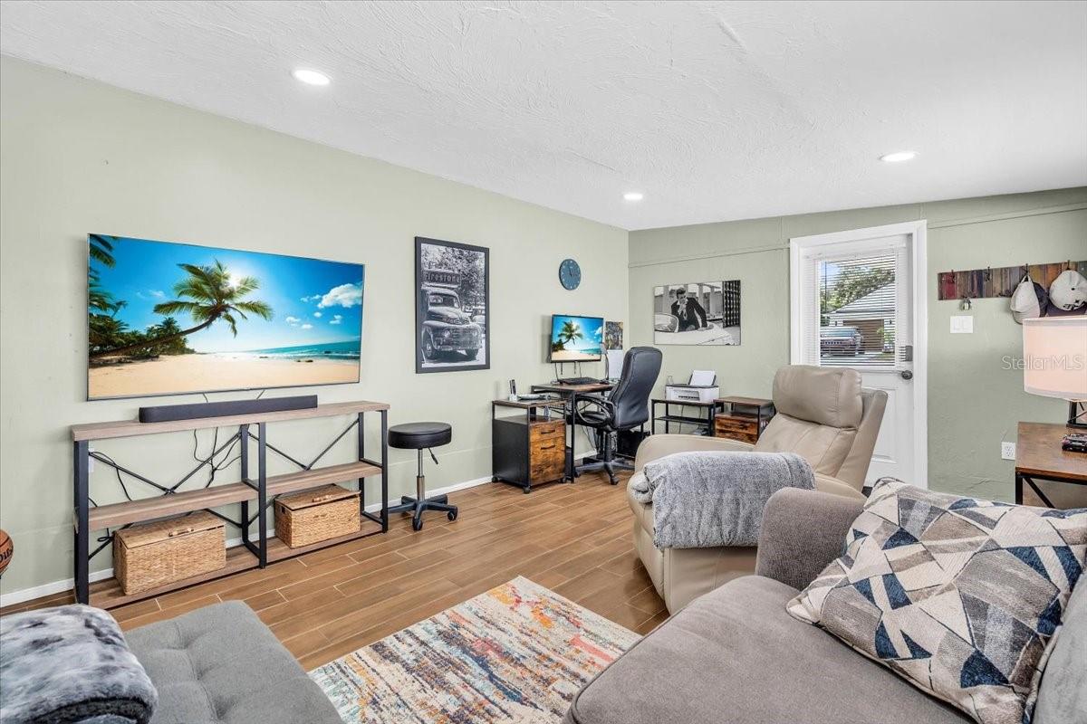 Image 30 of 59 For 719 35th Street W