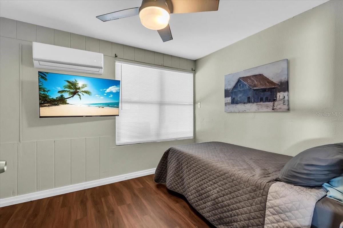 Image 36 of 59 For 719 35th Street W