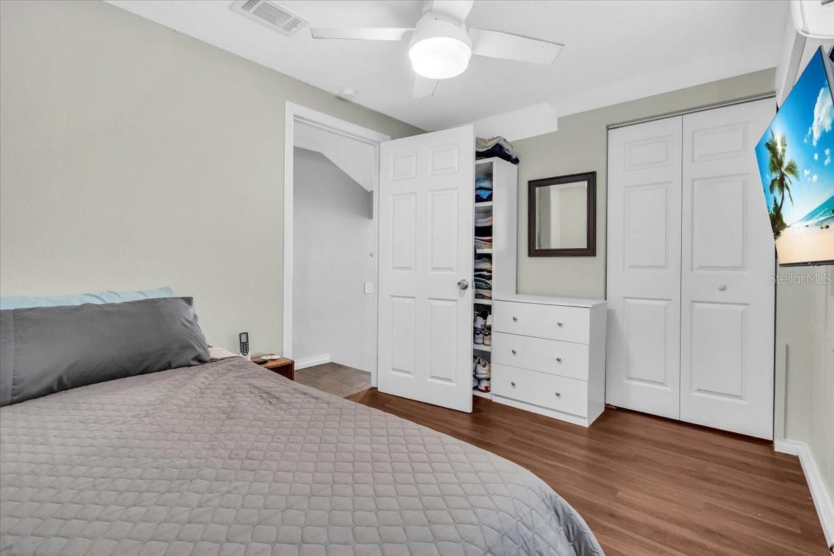 Image 37 of 59 For 719 35th Street W