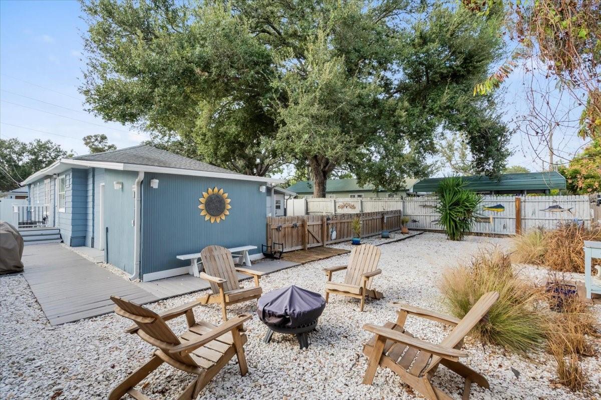 Image 43 of 59 For 719 35th Street W