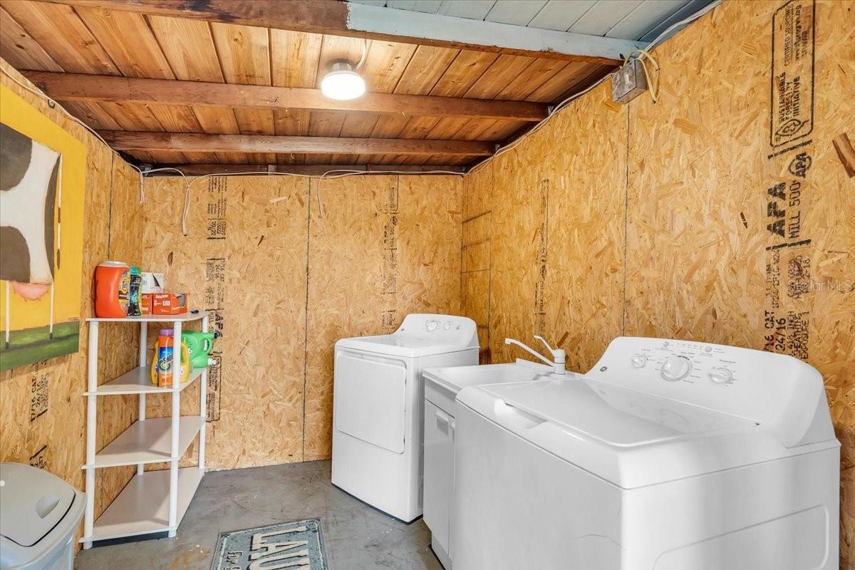 Image 46 of 59 For 719 35th Street W