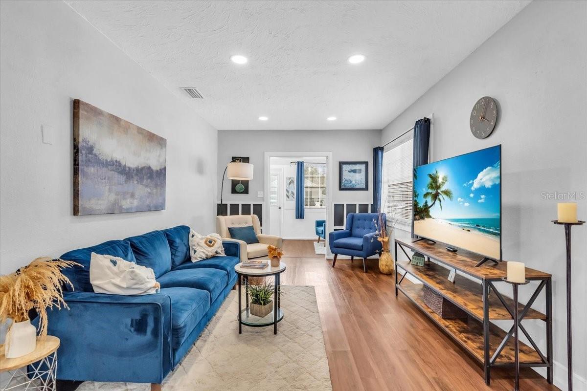 Image 6 of 59 For 719 35th Street W