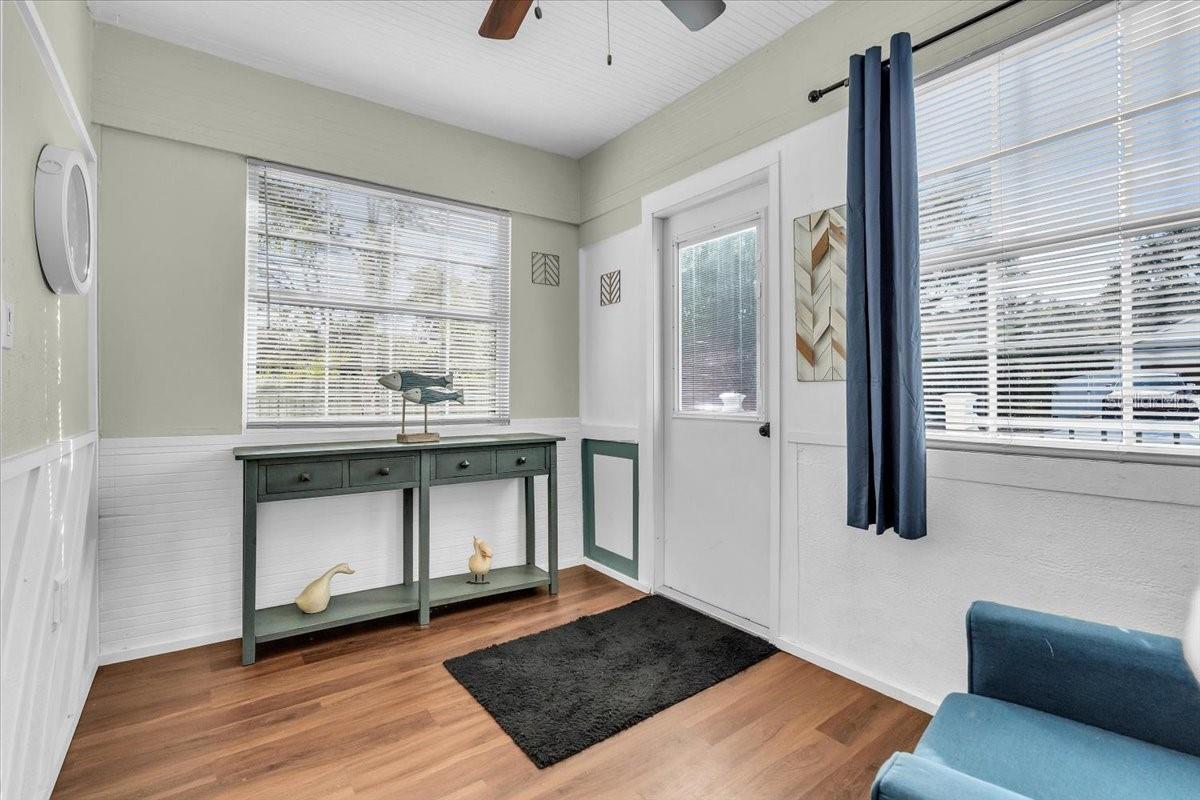 Image 9 of 59 For 719 35th Street W