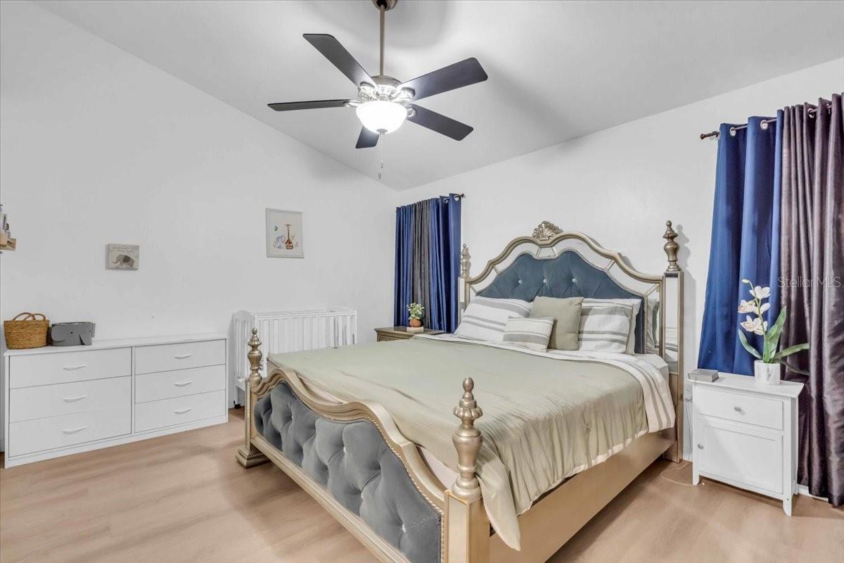 Image 13 of 28 For 510 45th Street E