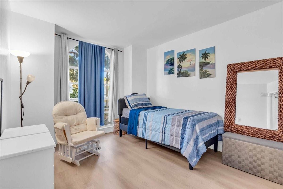 Image 20 of 28 For 510 45th Street E