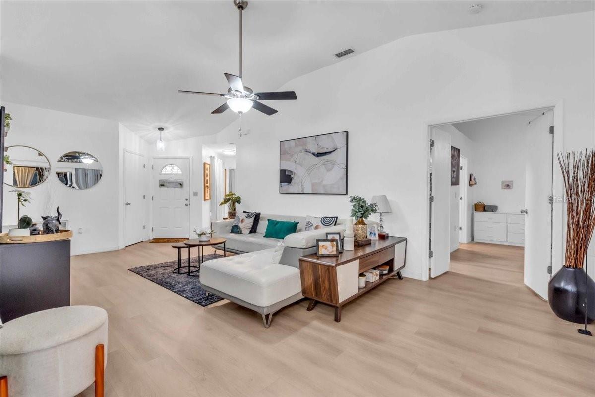 Image 5 of 28 For 510 45th Street E