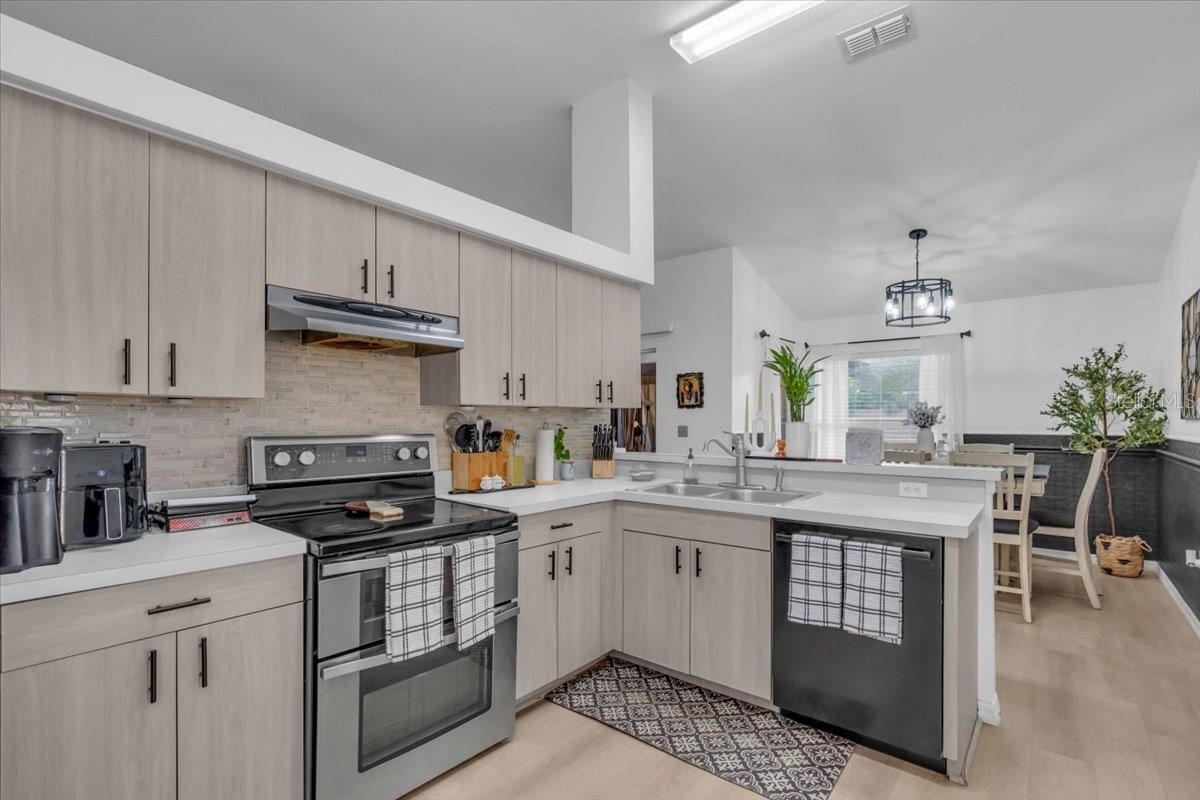 Image 9 of 28 For 510 45th Street E