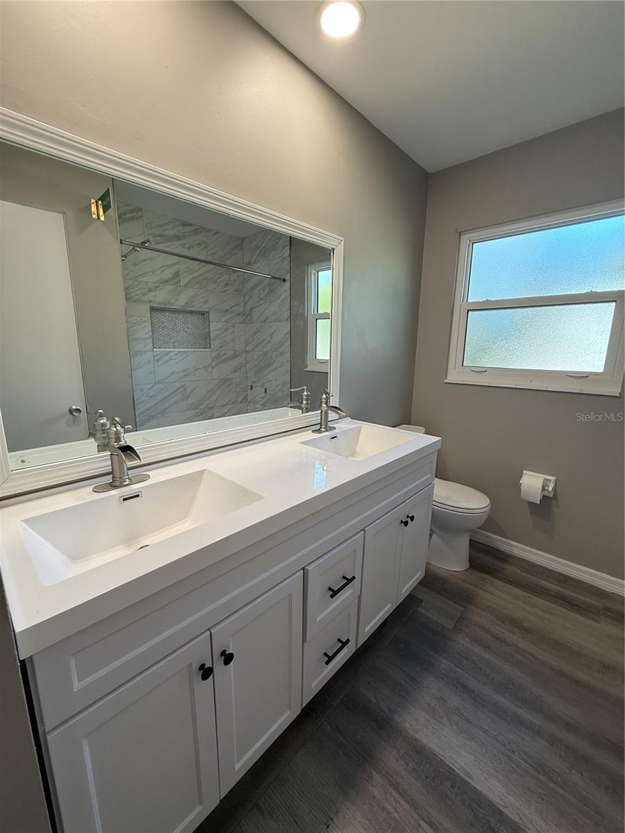 Image 16 of 27 For 2656 Bay Street