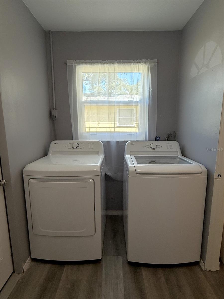 Image 20 of 27 For 2656 Bay Street