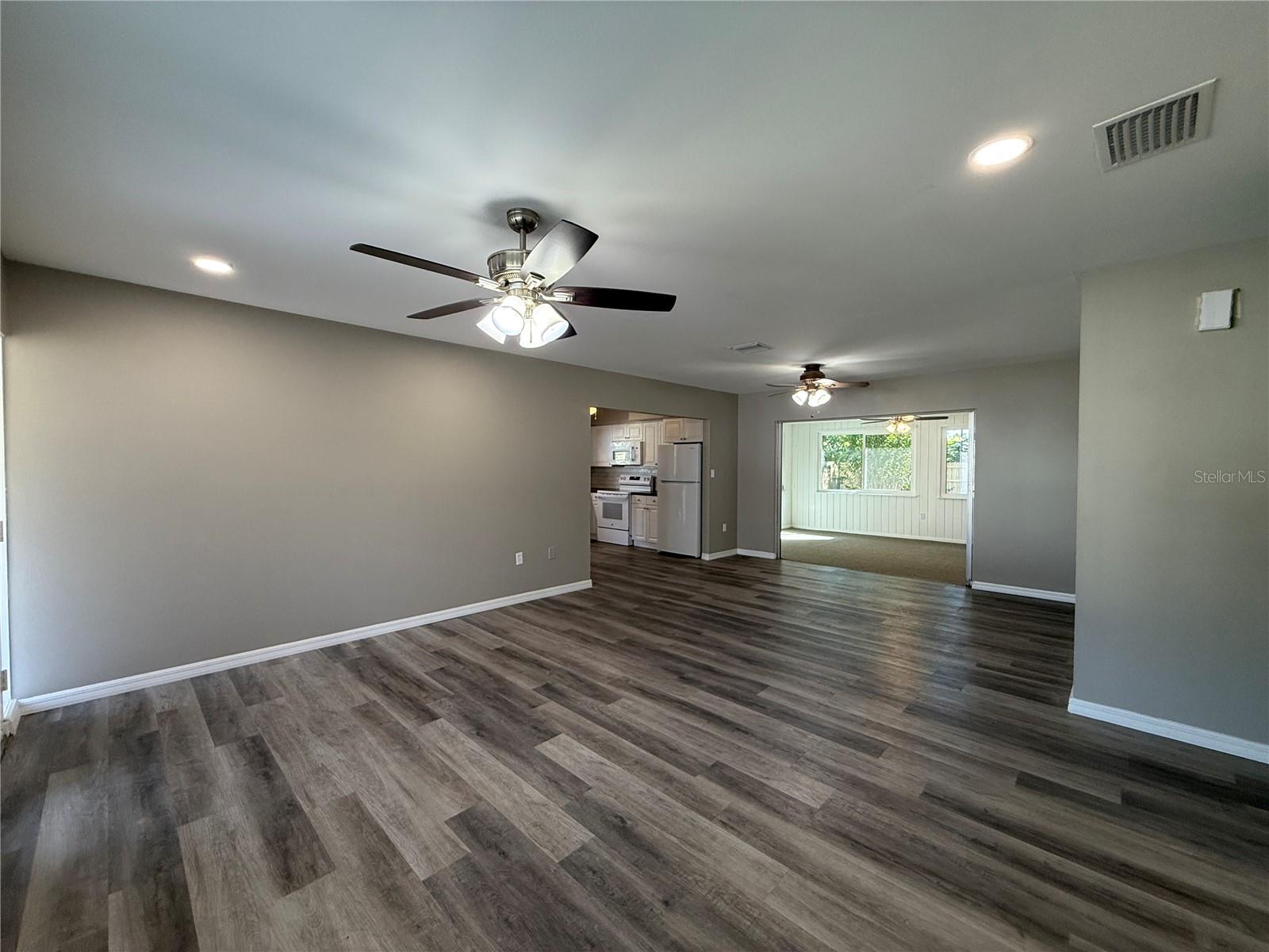 Image 4 of 27 For 2656 Bay Street