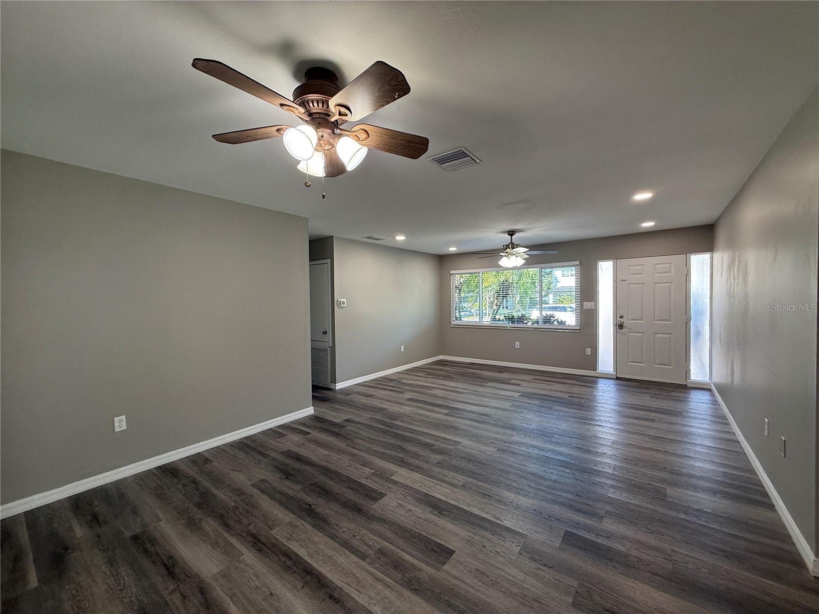 Image 5 of 27 For 2656 Bay Street