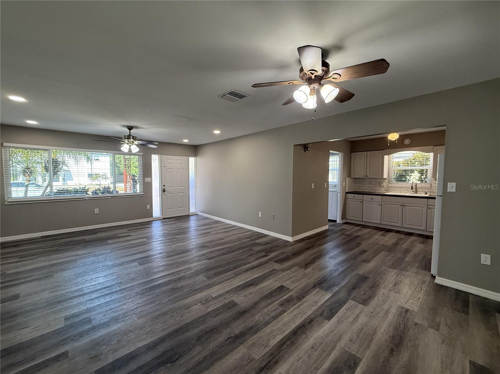 Image 7 of 27 For 2656 Bay Street