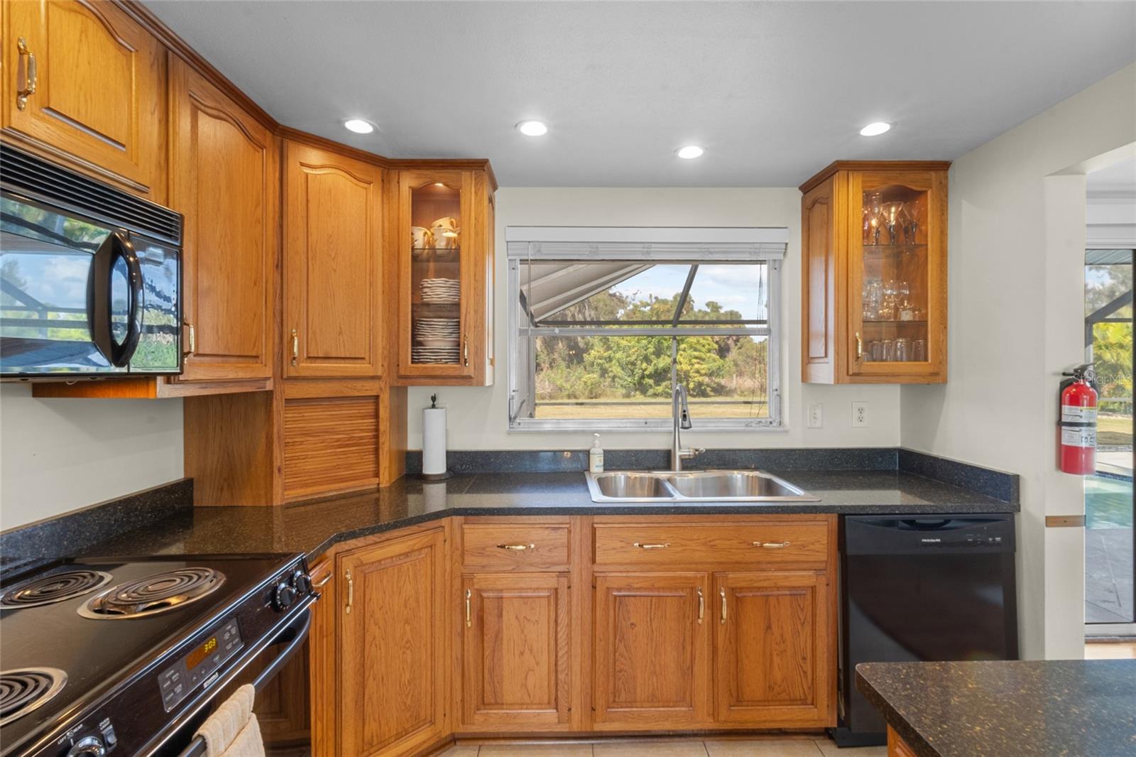 Image 13 of 40 For 2823 Post Road