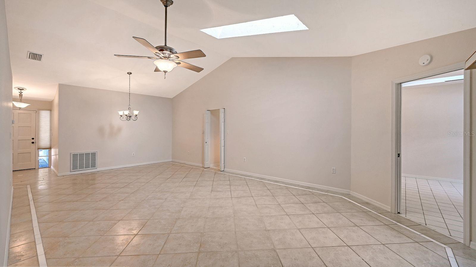 Image 13 of 44 For 4799 Oak Forest Drive W 43