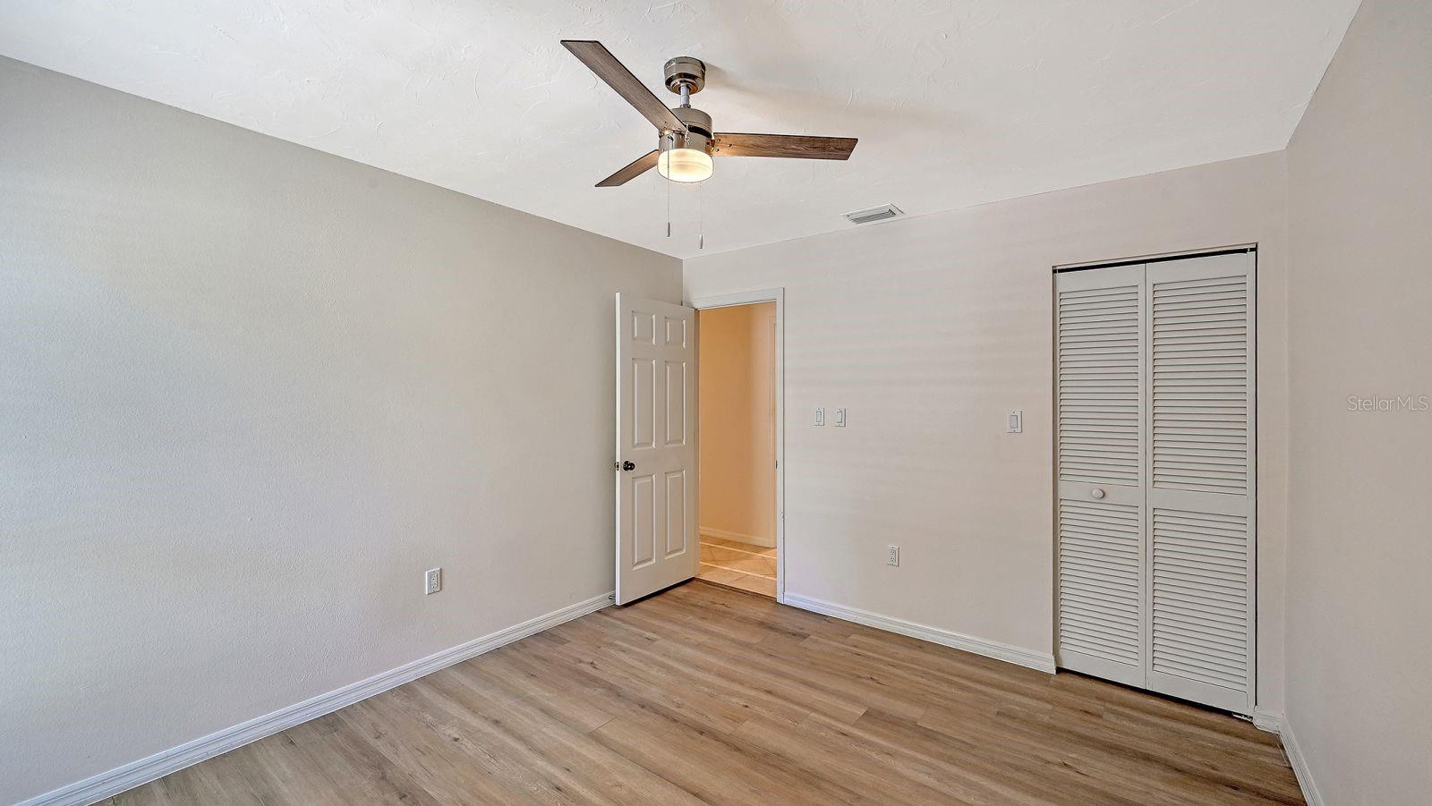 Image 25 of 44 For 4799 Oak Forest Drive W 43