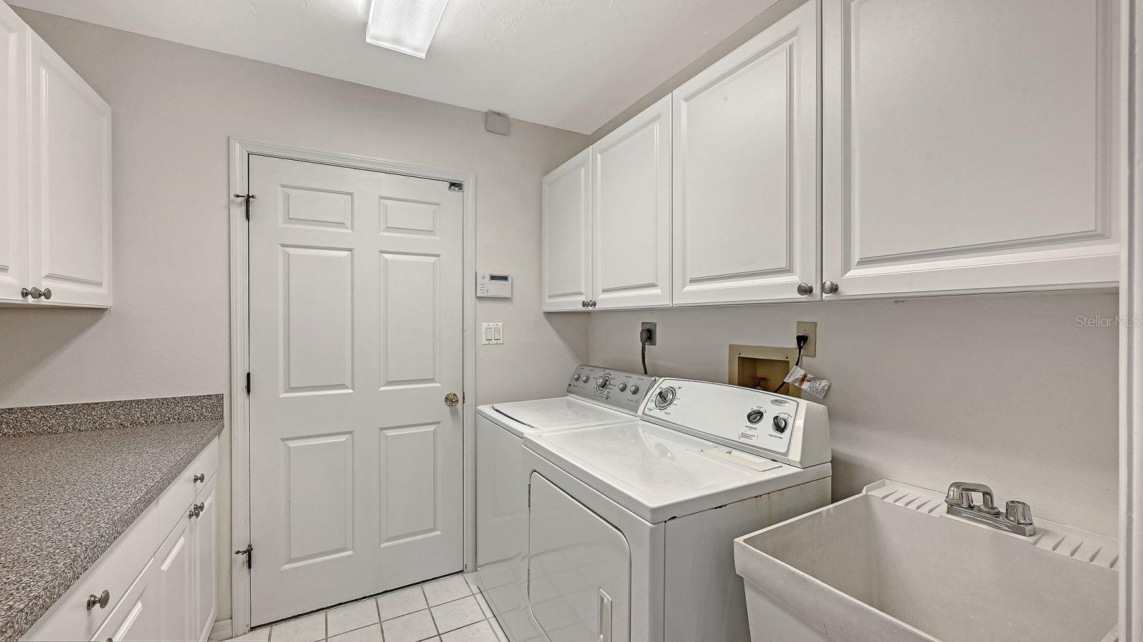 Image 27 of 44 For 4799 Oak Forest Drive W 43