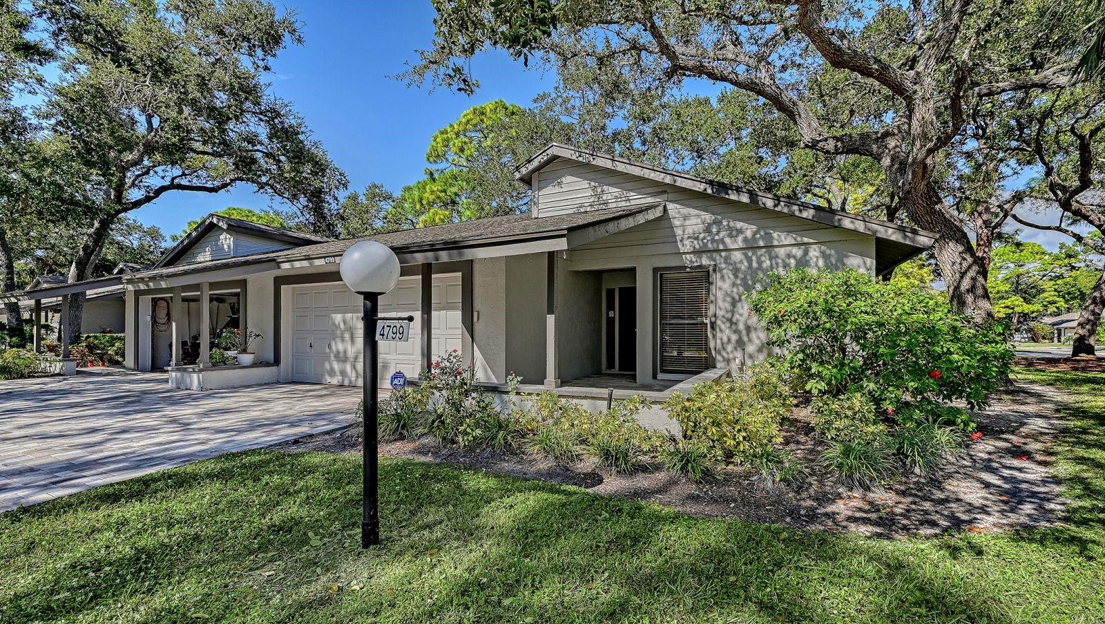 Image 3 of 44 For 4799 Oak Forest Drive W 43