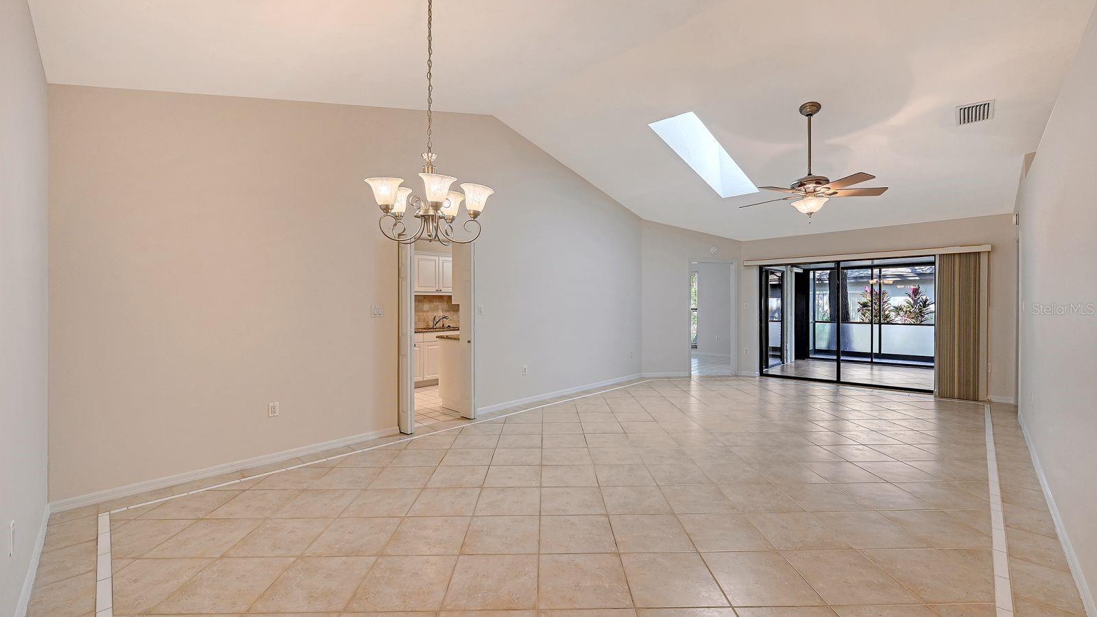 Image 5 of 44 For 4799 Oak Forest Drive W 43