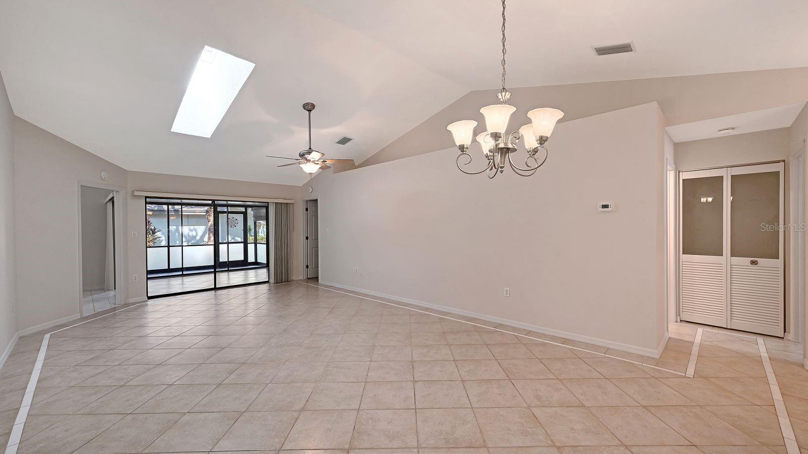 Image 6 of 44 For 4799 Oak Forest Drive W 43