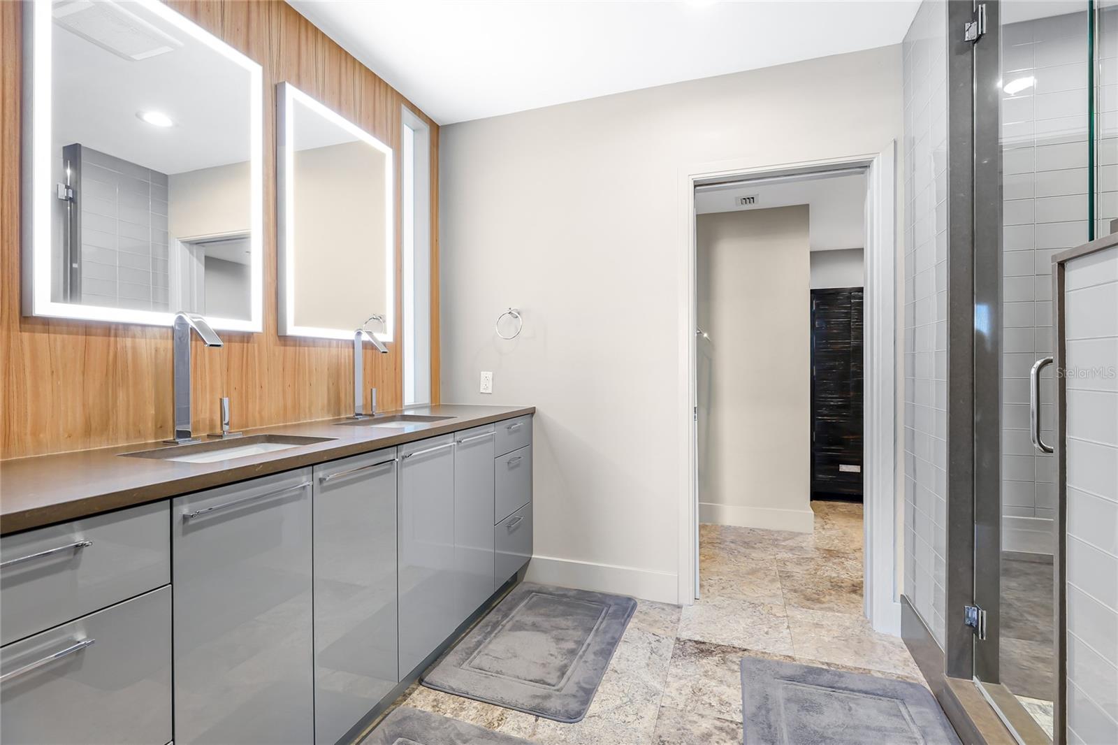 Image 18 of 65 For 455 Longboat Club Road Ph8