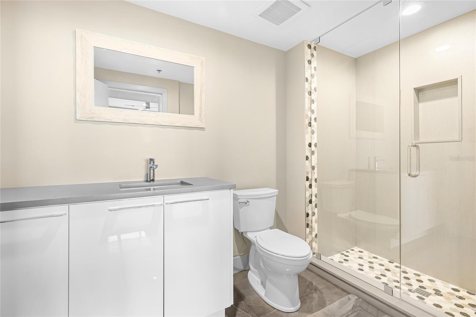 Image 22 of 65 For 455 Longboat Club Road Ph8