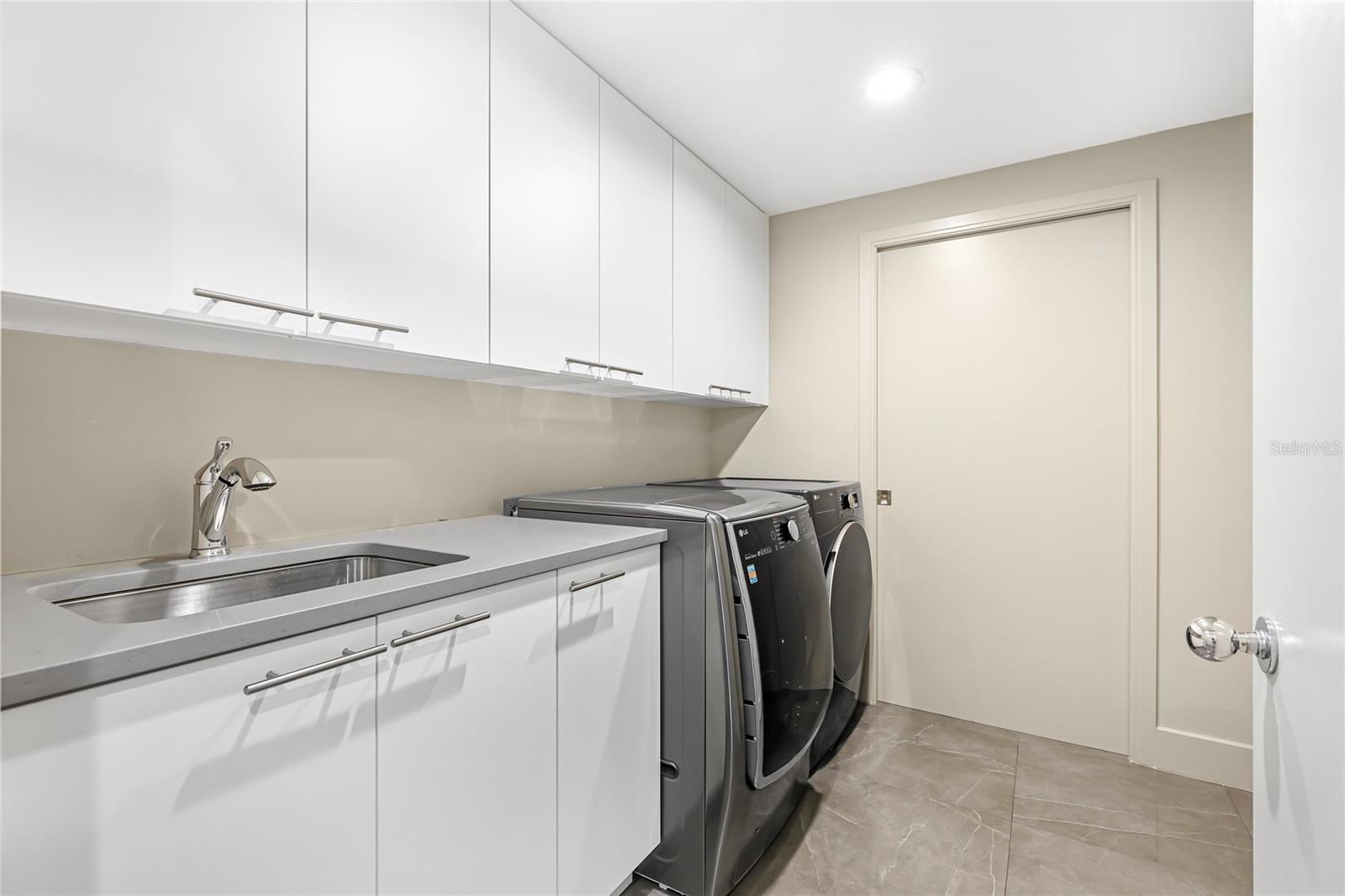 Image 26 of 65 For 455 Longboat Club Road Ph8