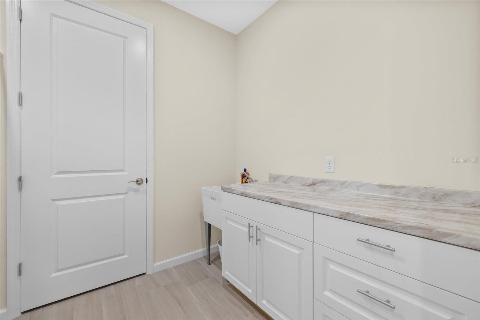 Image 7 of 43 For 6835 Chester Trail