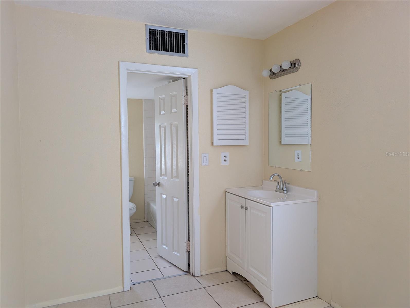 Image 12 of 15 For 1116 15th Street W