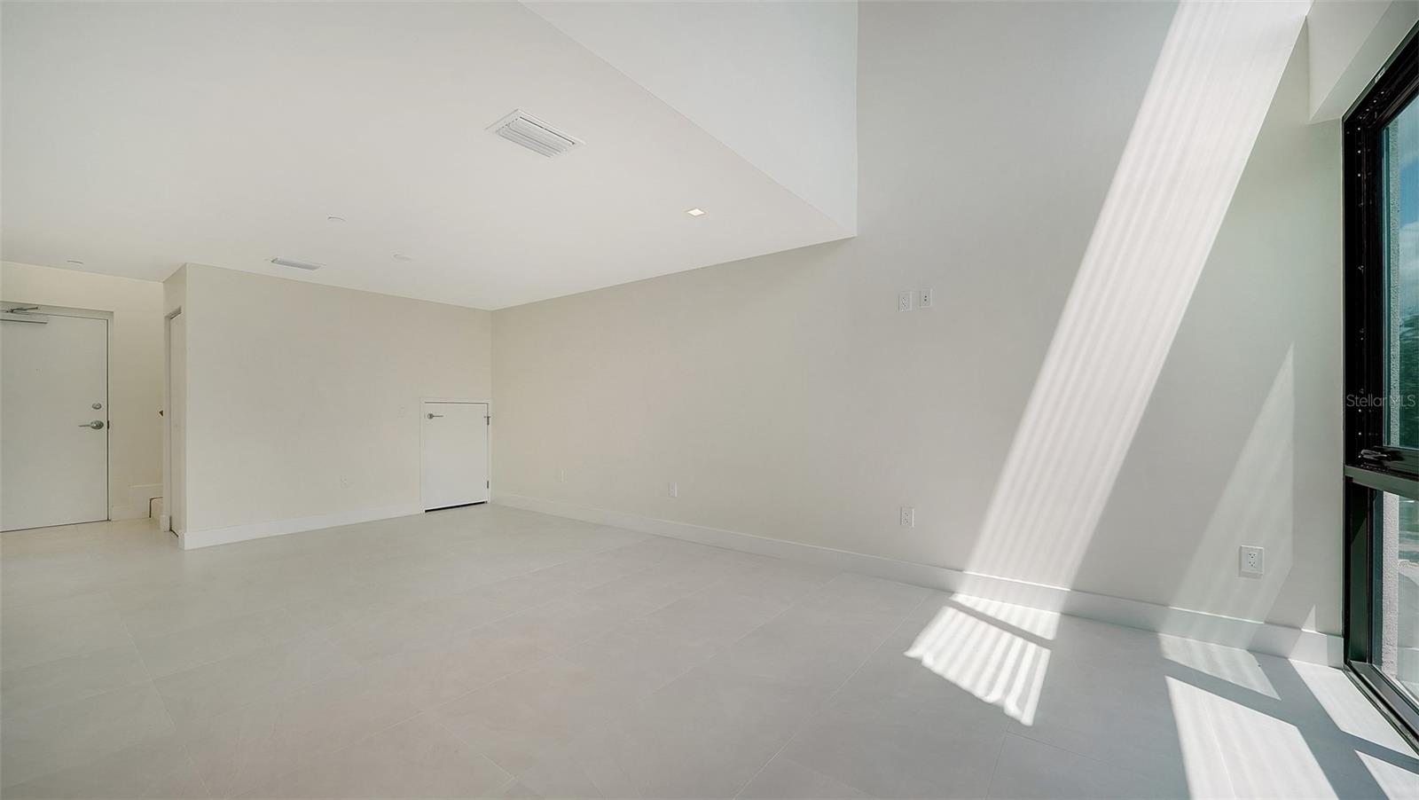 Image 14 of 52 For 1558 4th Street 210