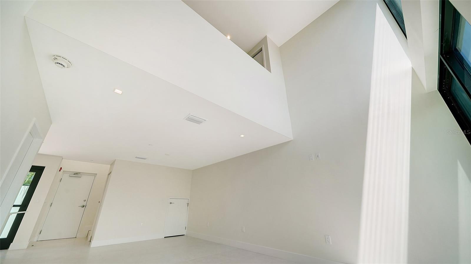 Image 15 of 52 For 1558 4th Street 210