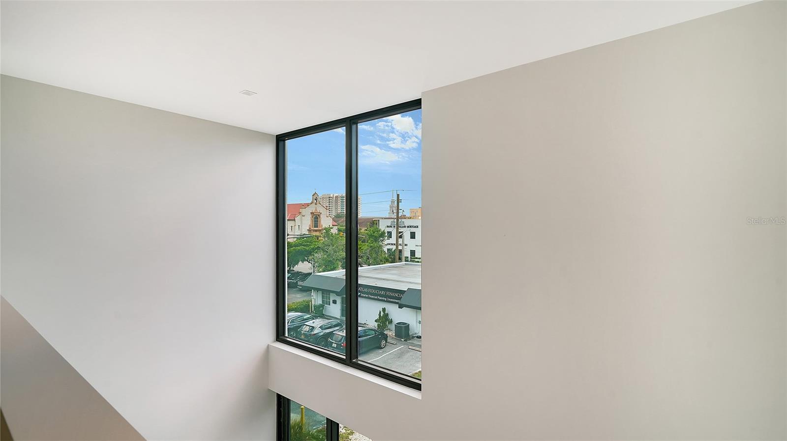 Image 25 of 52 For 1558 4th Street 210