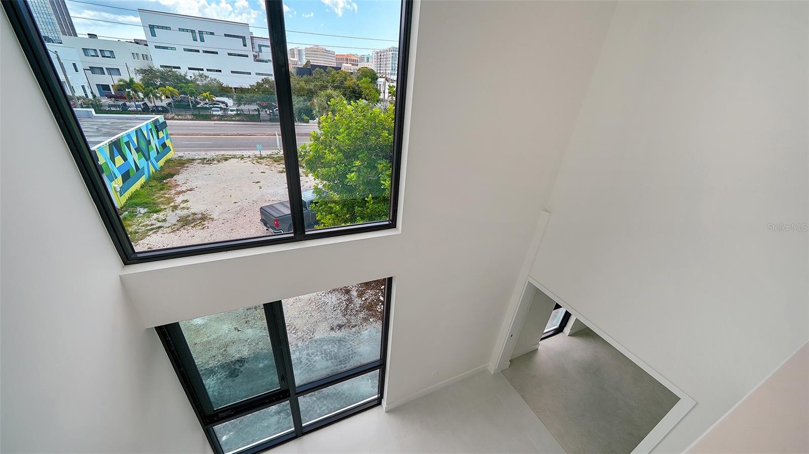 Image 26 of 52 For 1558 4th Street 210