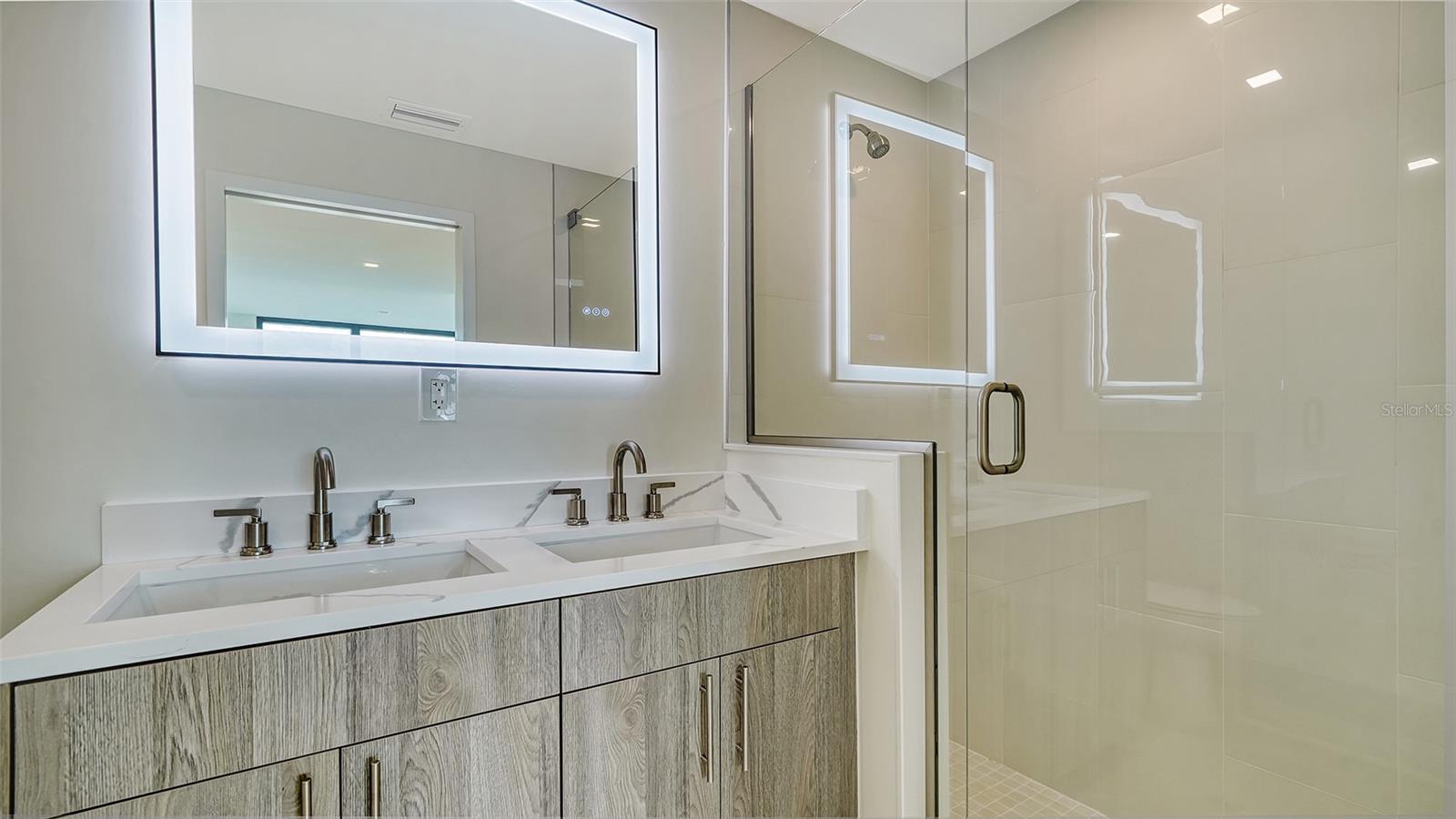 Image 27 of 52 For 1558 4th Street 210