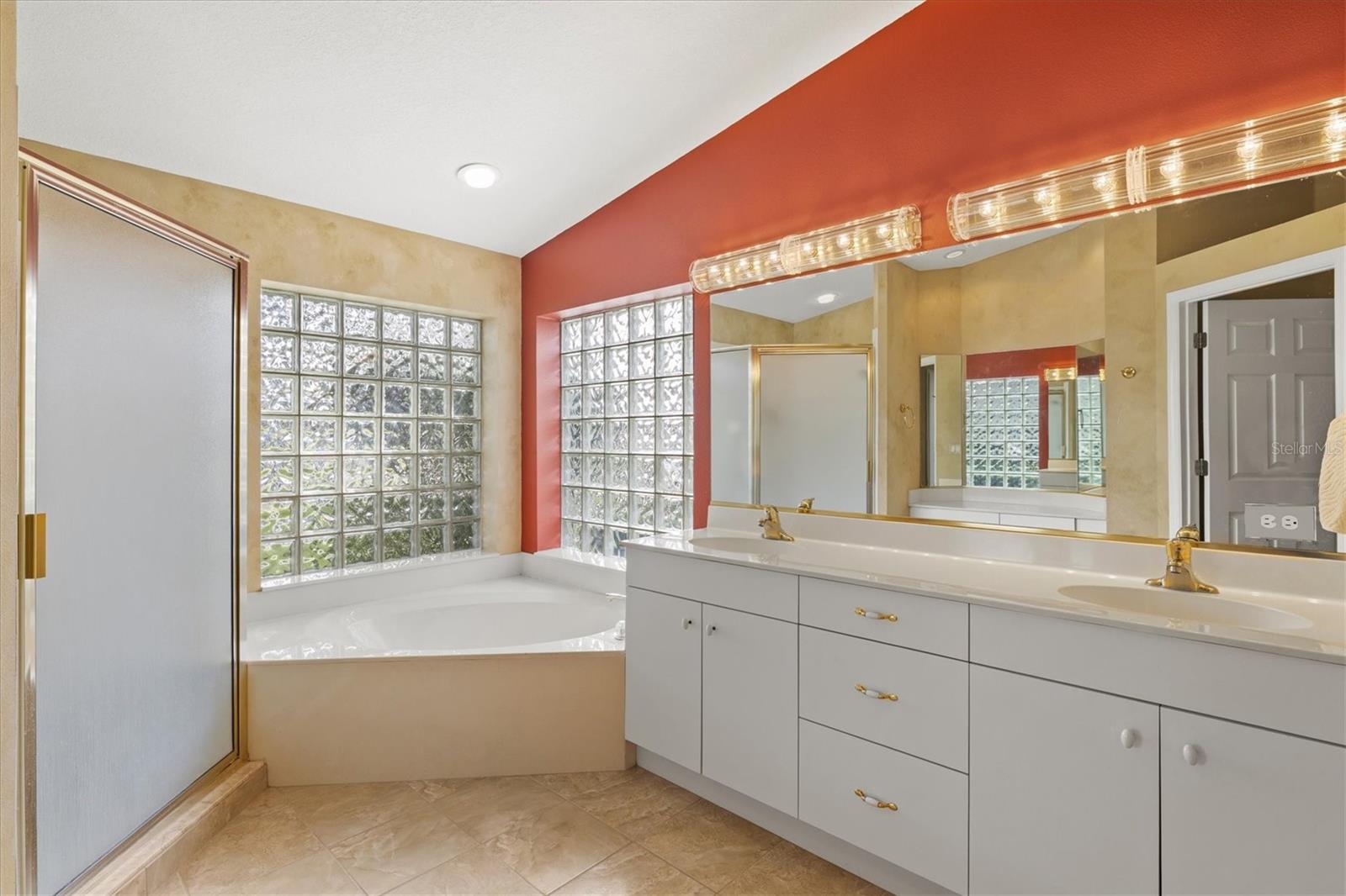 Image 30 of 73 For 1987 White Feather Lane