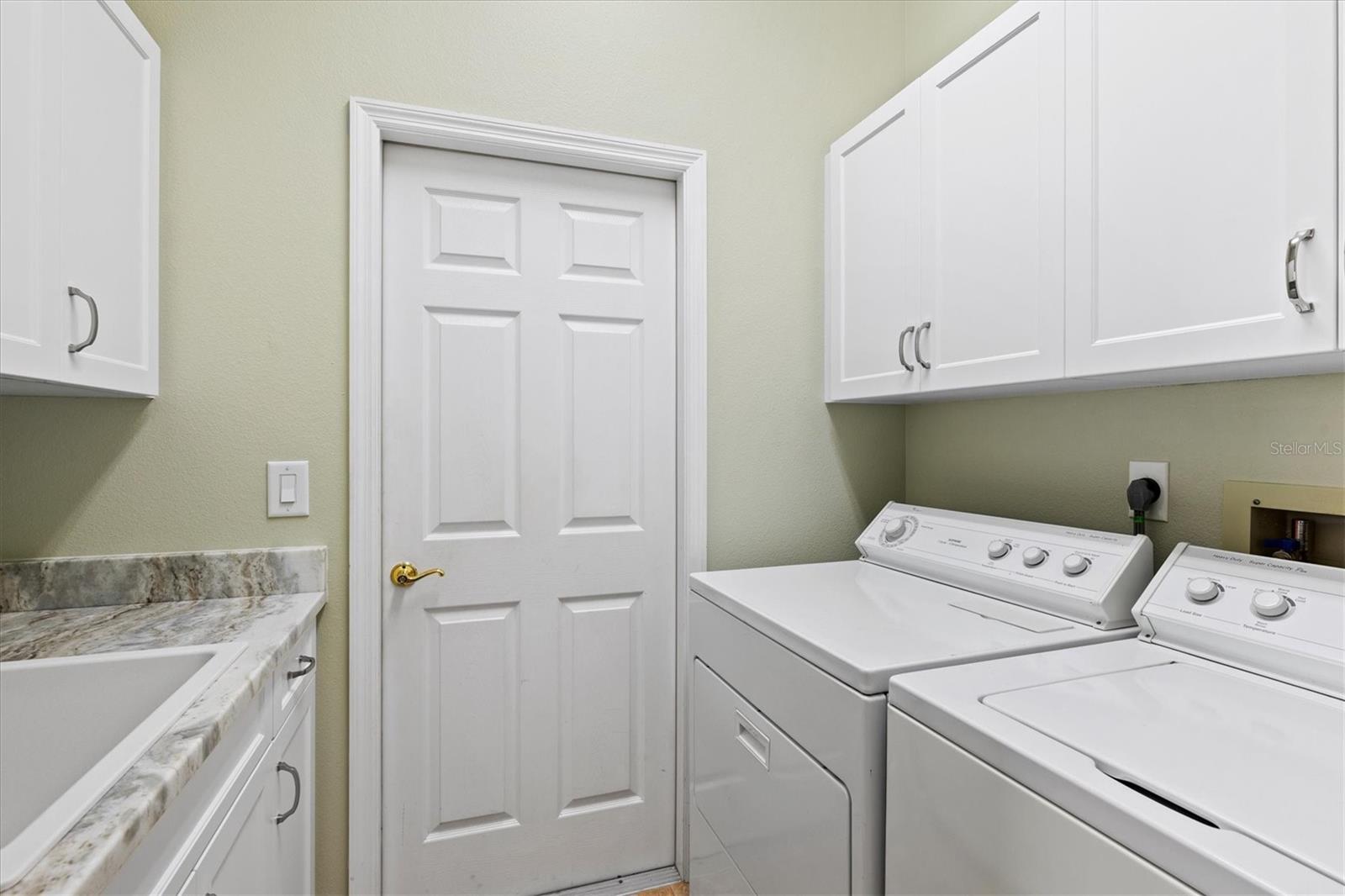 Image 39 of 73 For 1987 White Feather Lane