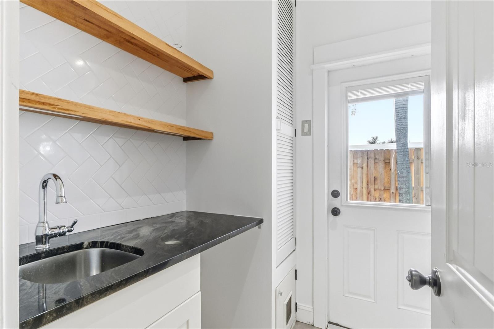 Image 19 of 30 For 3410 School Avenue