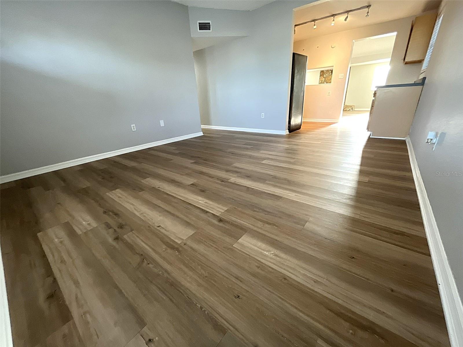 Image 18 of 26 For 9596 Groveland Street