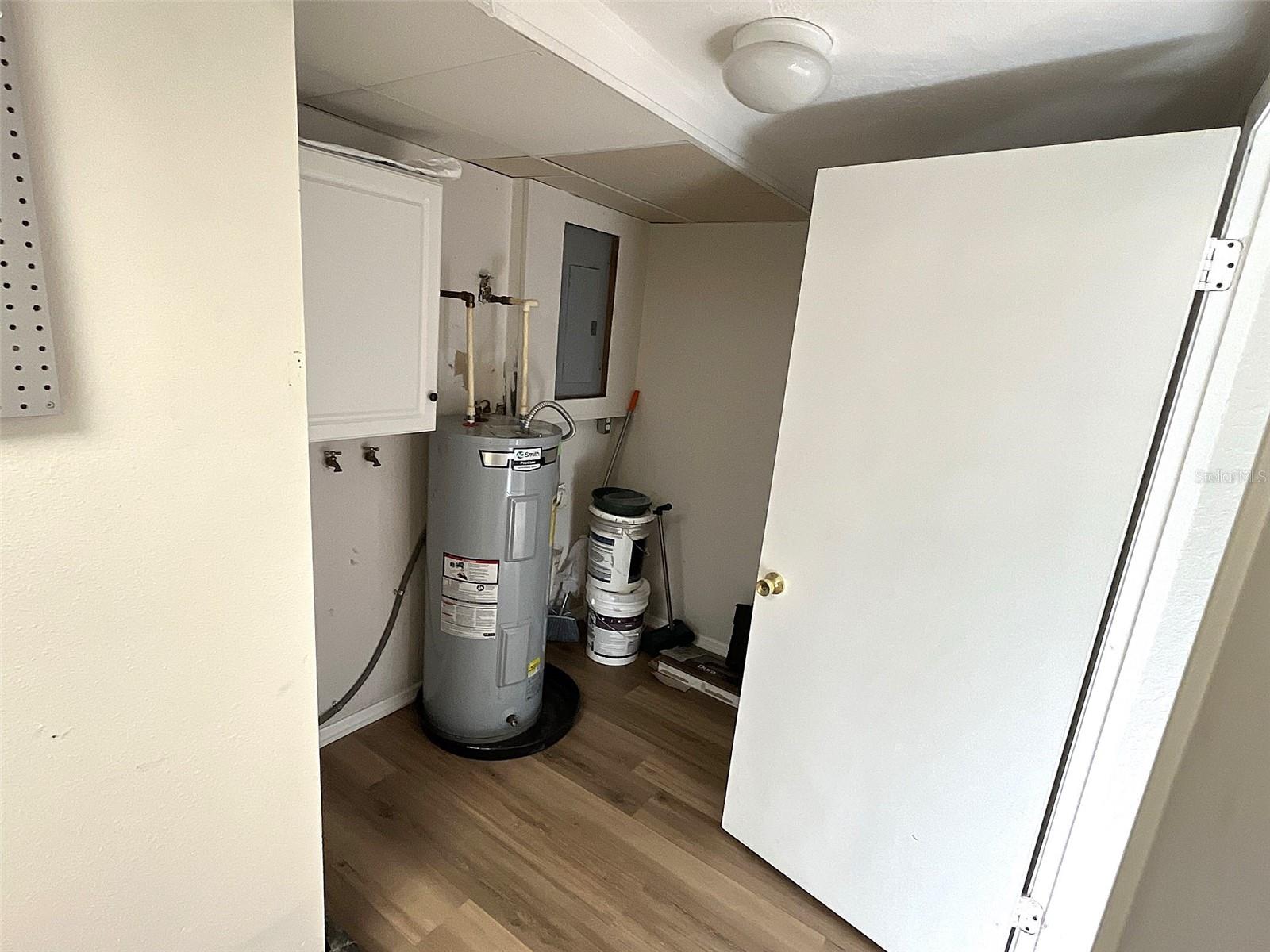 Image 23 of 26 For 9596 Groveland Street