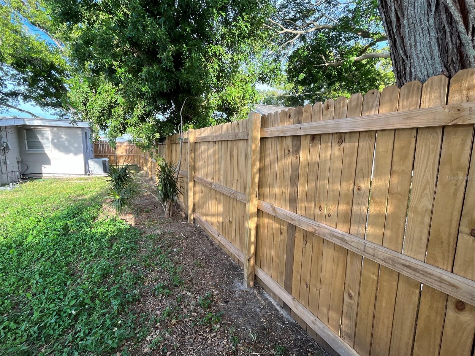 Image 5 of 26 For 9596 Groveland Street